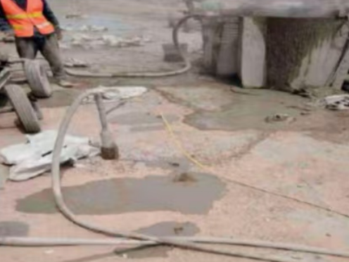 蓬溪水泥混凝土路面板底注浆技术 路面脱空注浆整治方案